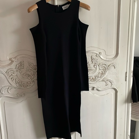 Beautiful cold shoulder sweater dress by Eliza J - Picture 1 of 4